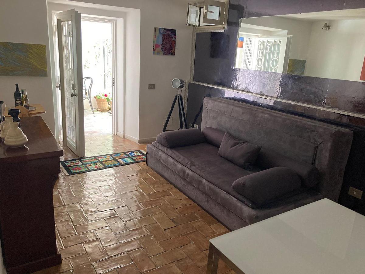 נאפולי Residenza Le Rose Villa D'Arte מראה חיצוני תמונה