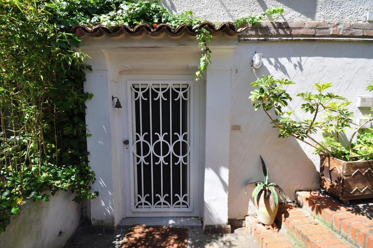 נאפולי Residenza Le Rose Villa D'Arte מראה חיצוני תמונה