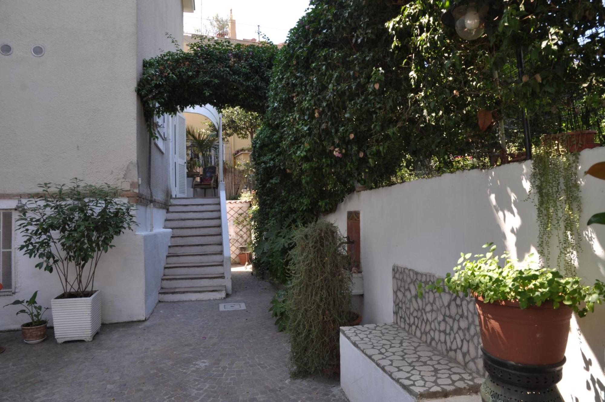 נאפולי Residenza Le Rose Villa D'Arte מראה חיצוני תמונה